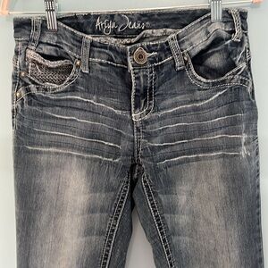 Size 9-10 very comfortable jeans.